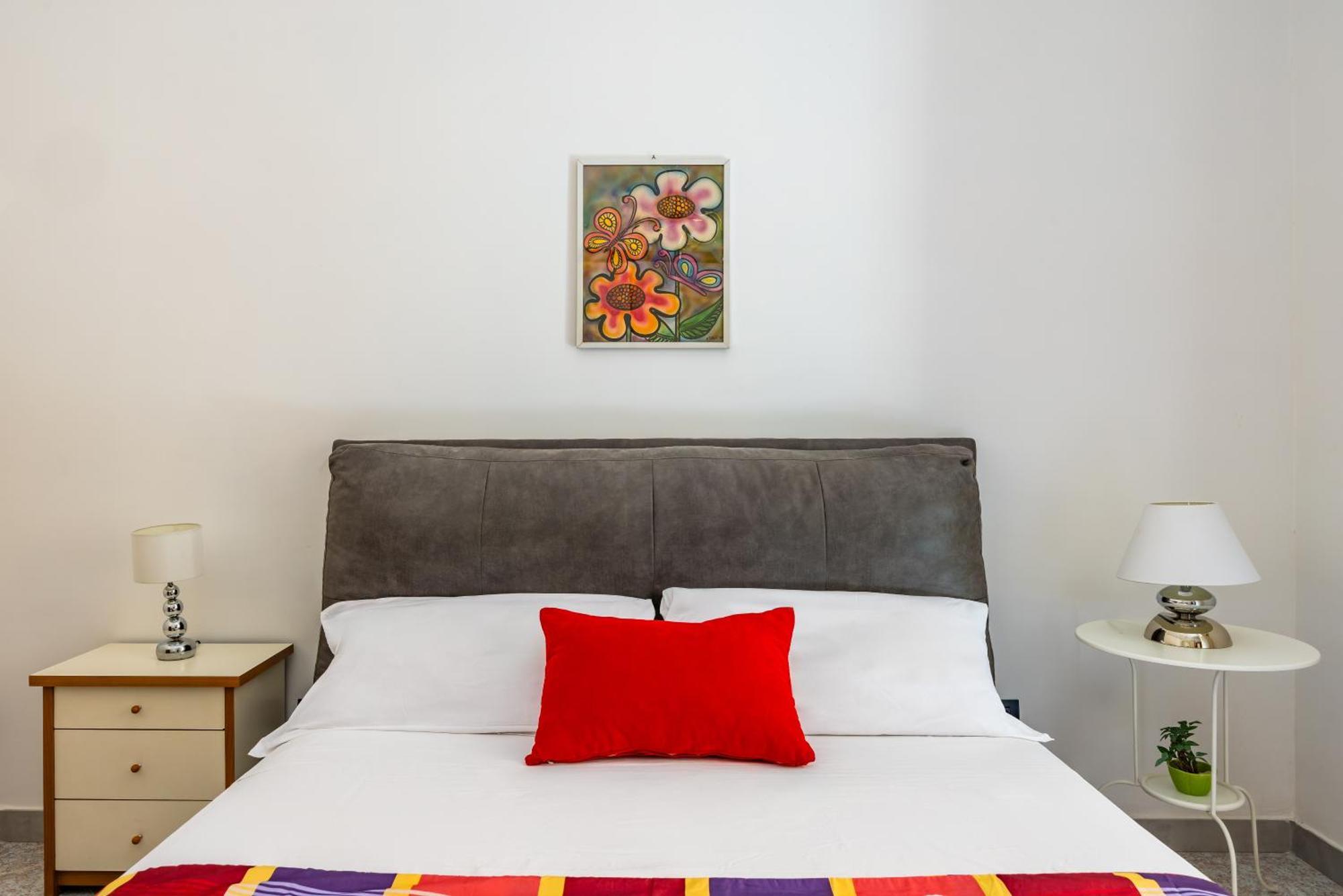 Apartment Red Comfort Flat Near Garibaldi Station Naples