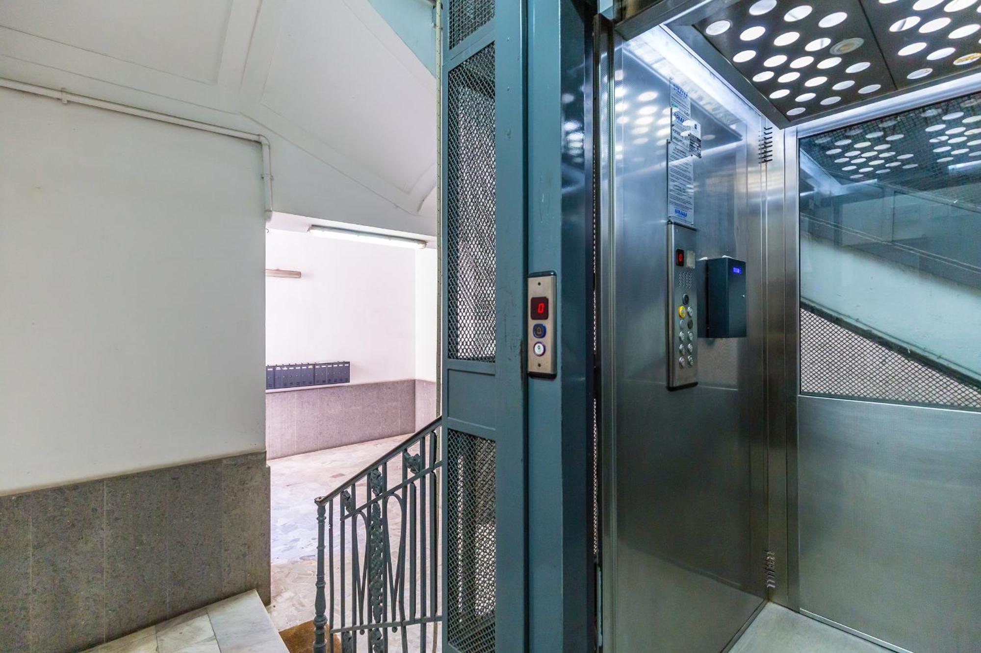 Red Comfort Flat Near Garibaldi Station Apartment Naples