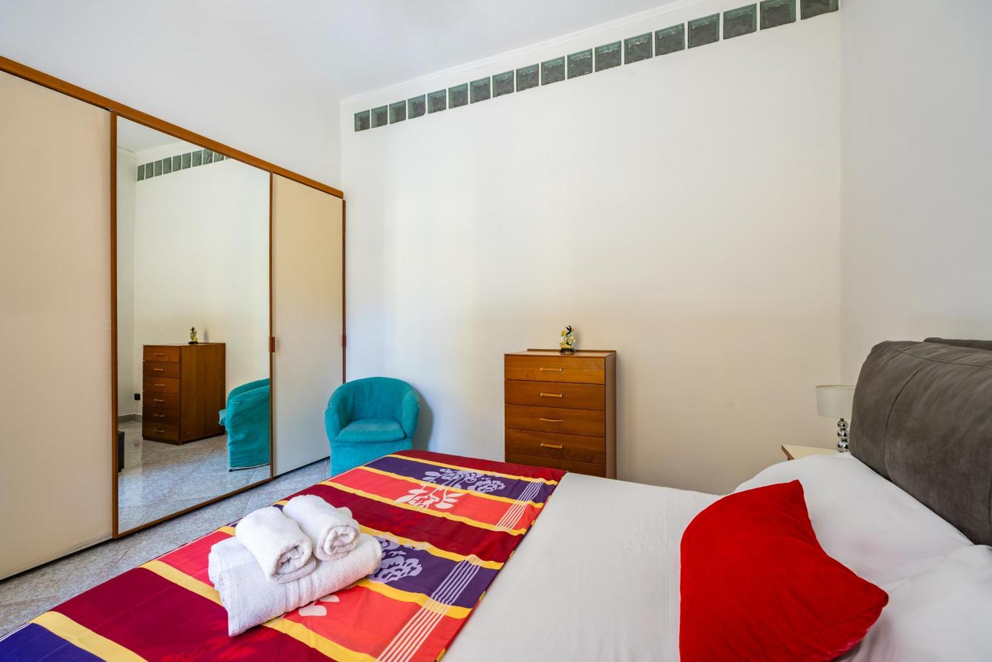 Apartment Red Comfort Flat Near Garibaldi Station Naples