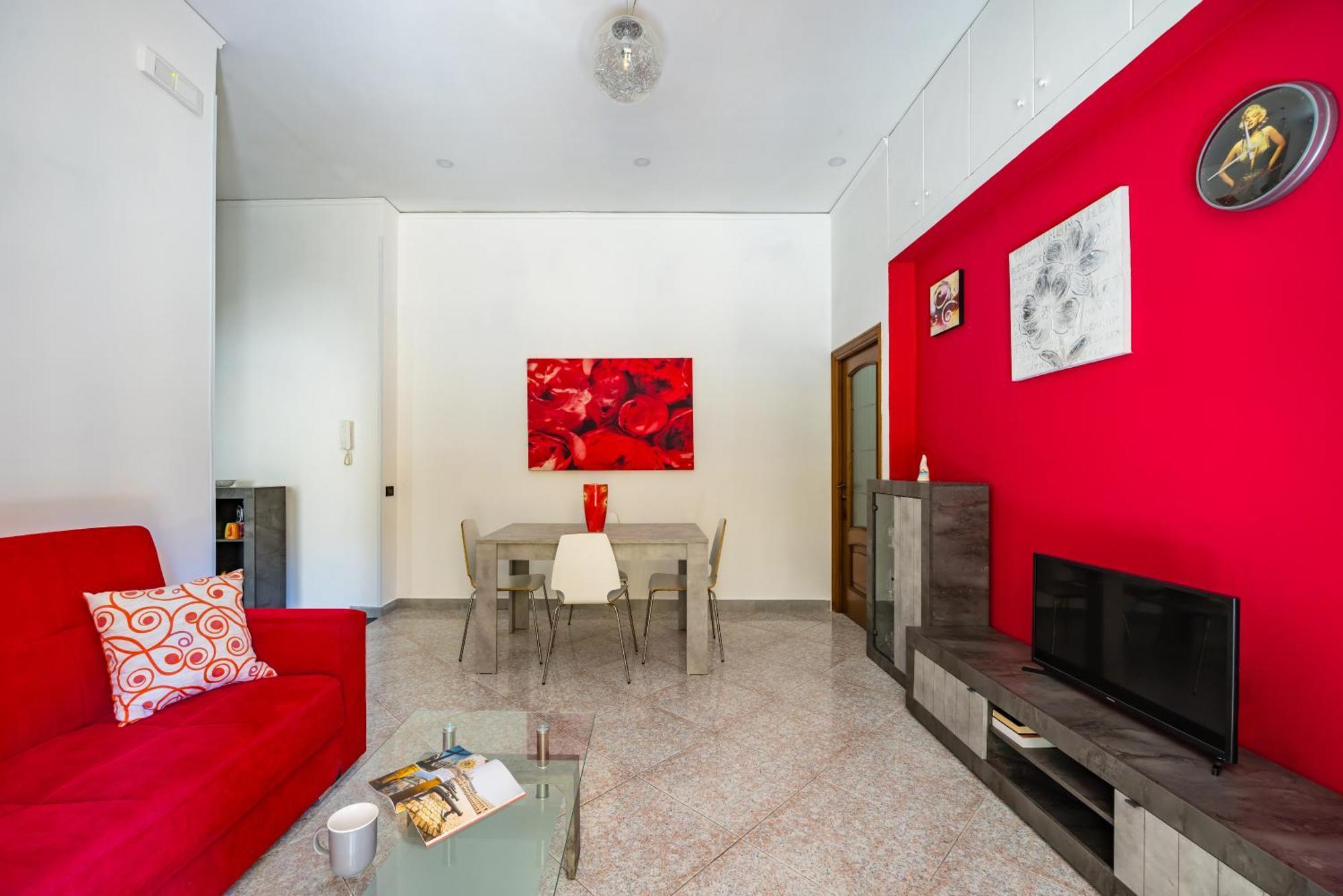 Red Comfort Flat Near Garibaldi Station