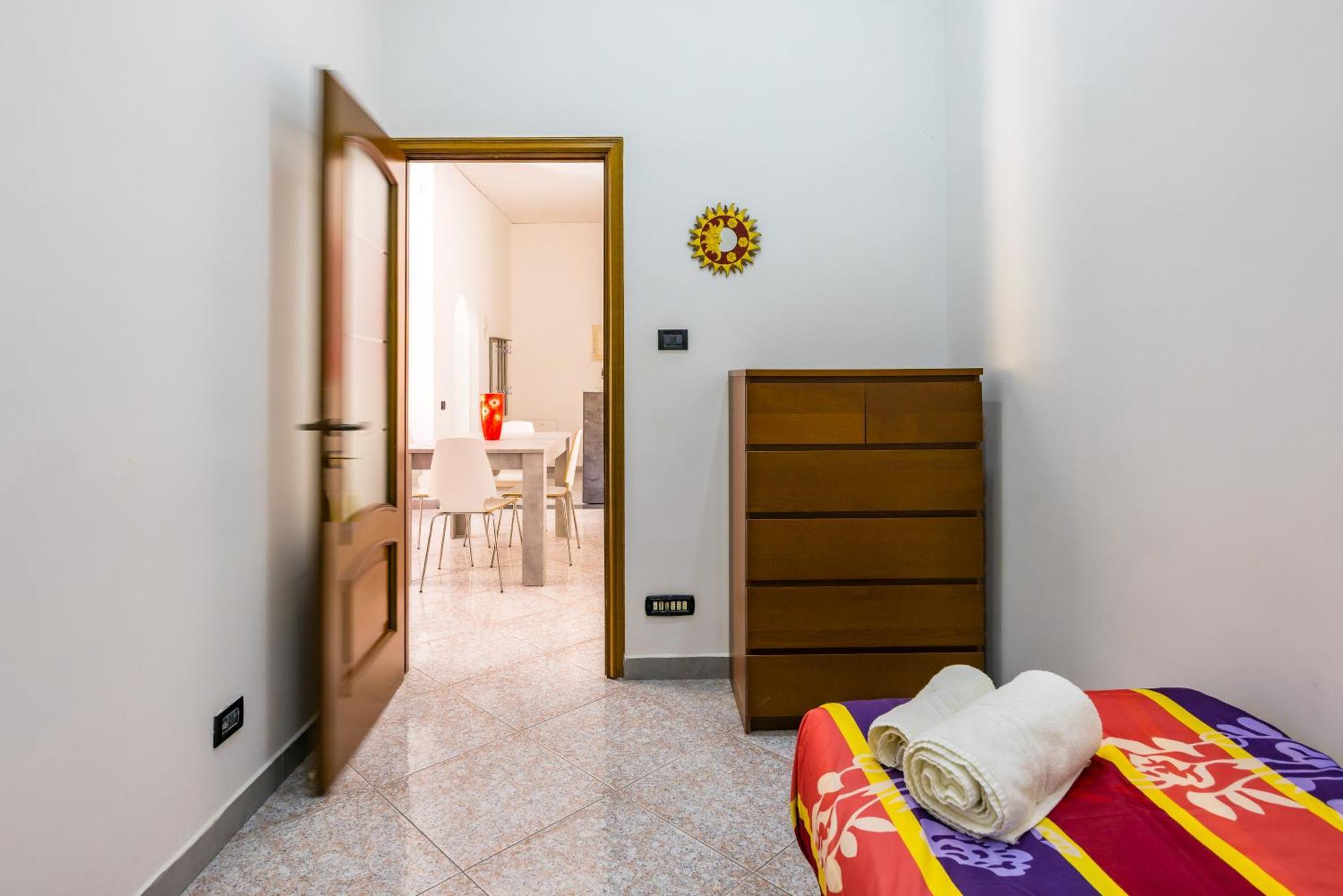 Apartment Red Comfort Flat Near Garibaldi Station