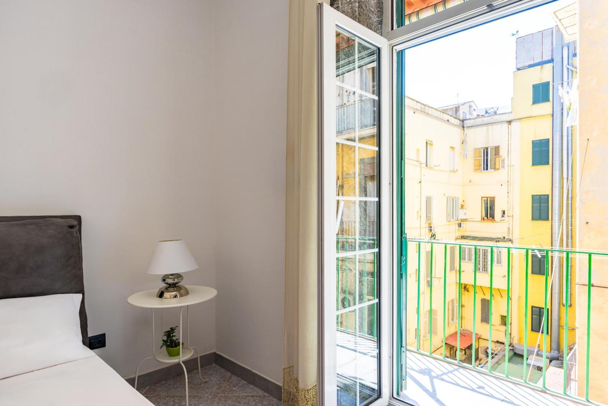 Red Comfort Flat Near Garibaldi Station * Naples