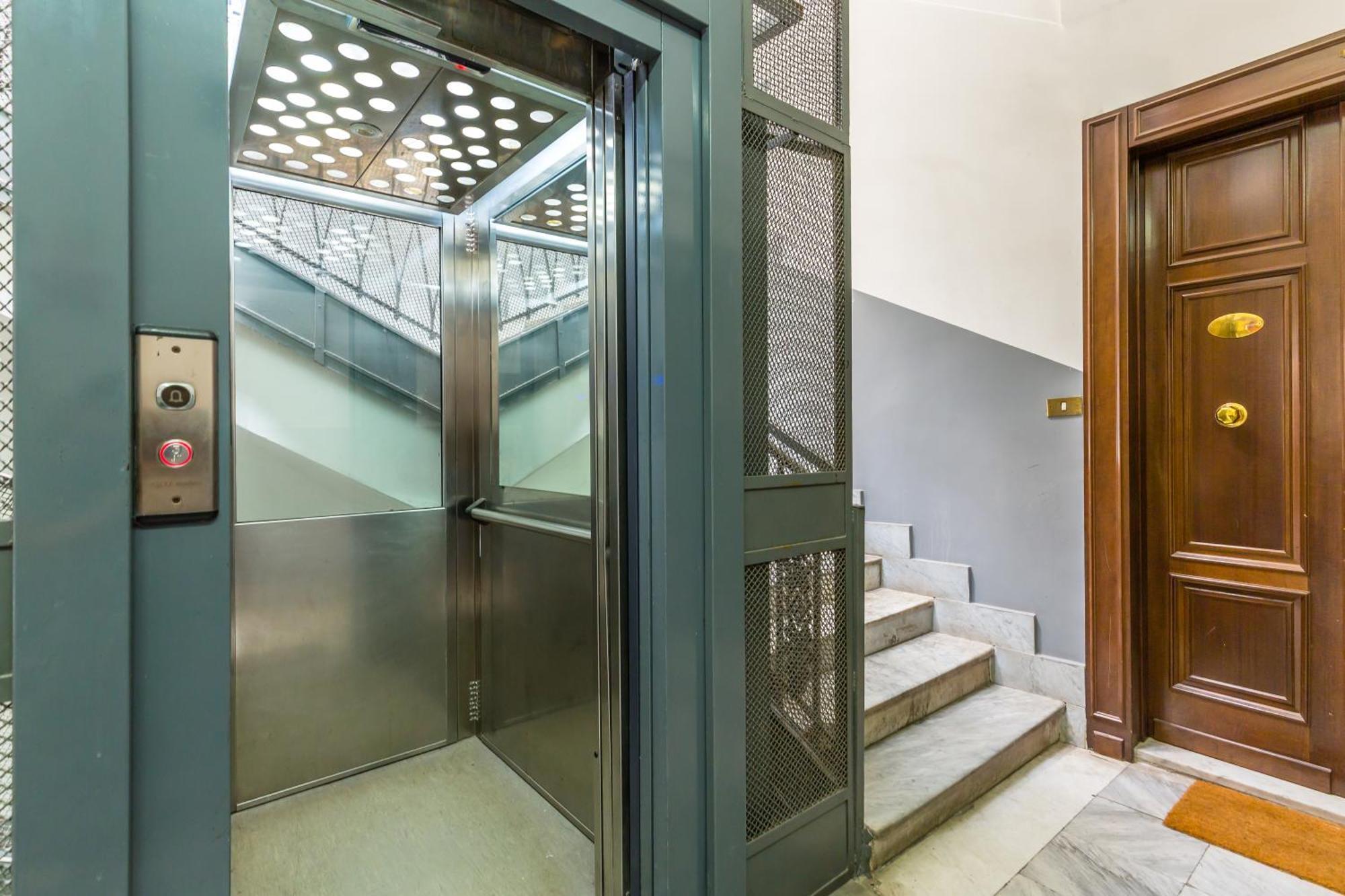 Apartment Red Comfort Flat Near Garibaldi Station